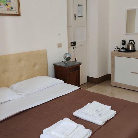 Dimora San Leucio Acomodação com café da manhã Lecce Exterior foto